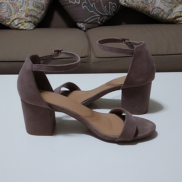 Pre-owned tan sandals in excellent condition - Picture 4 of 8